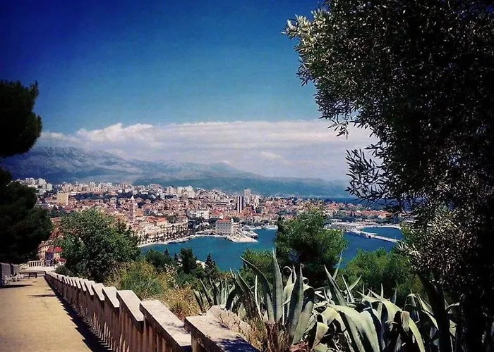 Toby Apartment Split