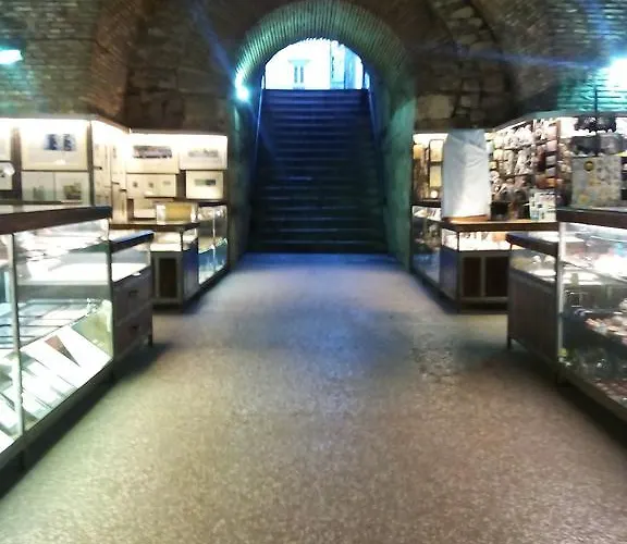 Toby Apartment Split